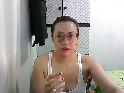 Freechat crizzybel on StripChat