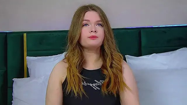 Freechat CrystalLyons on StripChat