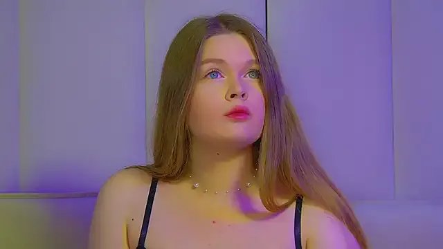 Freechat CrystalLyons on StripChat