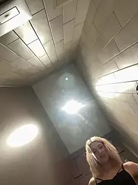 Freechat DollyTall on StripChat