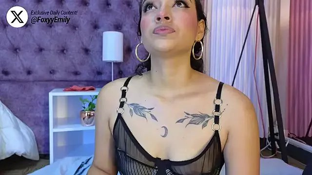 Freechat EMILYY_FOXY on StripChat