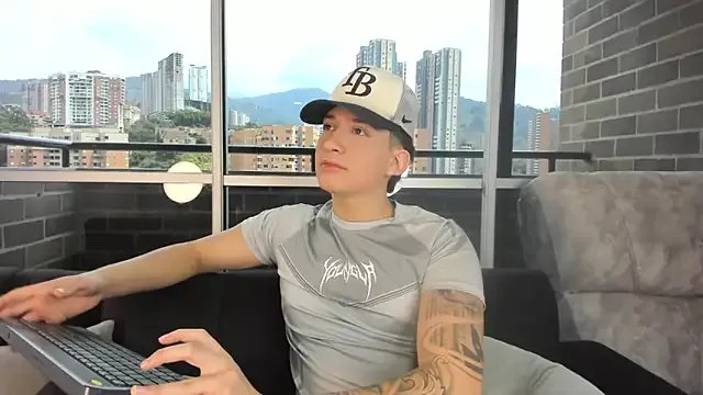 Freechat emmanuel_scor on StripChat