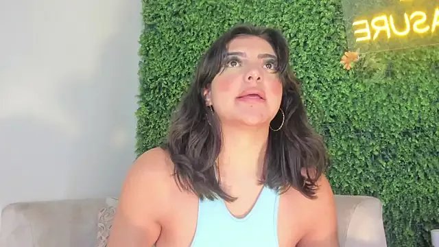 Freechat emmiily_z on StripChat