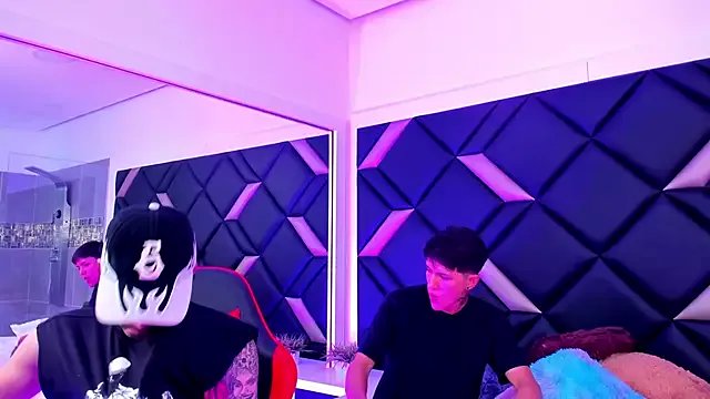 Freechat Handsomeboyss19 on StripChat