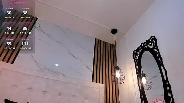 Lola_Blondie on StripChat 