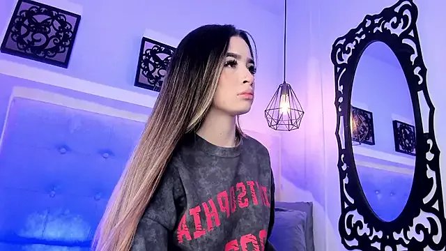 Lola_Blondie on StripChat 