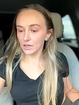 Freechat lunagirl13 on StripChat