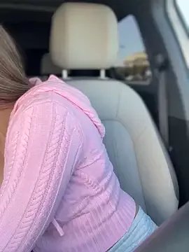 Freechat lunagirl13 on StripChat