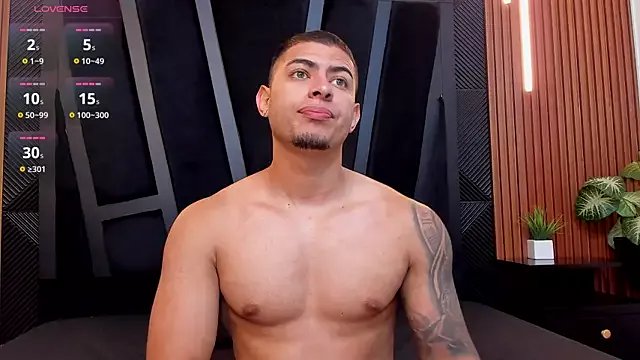 Private marco_garciia_ on StripChat