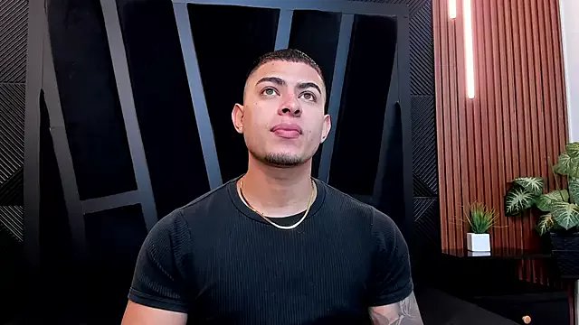 Private marco_garciia_ on StripChat