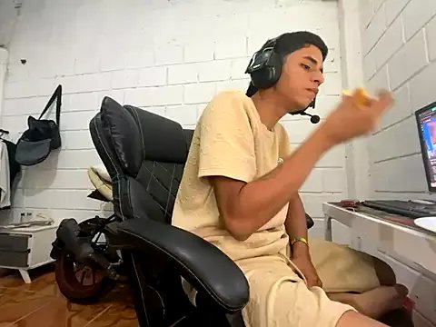 Group Max_TheHorseDick on StripChat