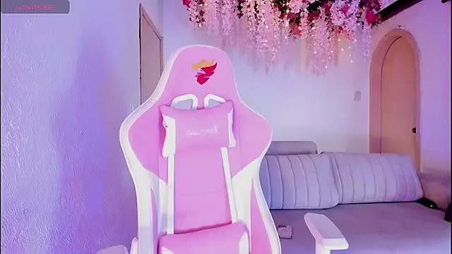 Private Mia-Bloom on StripChat