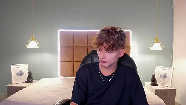 Freechat NicolasFerrer18 on StripChat