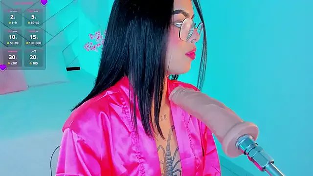 Freechat raven_blackk on StripChat