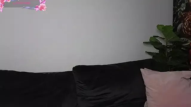 Private ReyaSophia on StripChat