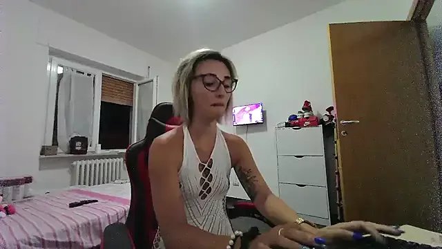 Freechat sexy_blondie92 on StripChat