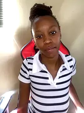 Freechat SexyPetitex25 on StripChat