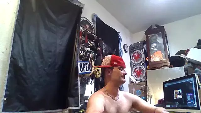 Freechat slinginbigD on StripChat