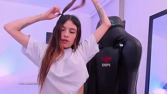 Freechat sofiarouge on StripChat