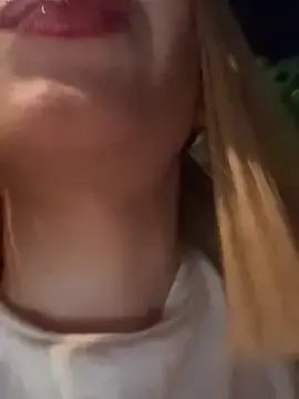 Freechat SweetBunnyGF on StripChat