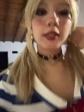 Freechat SweetBunnyGF on StripChat