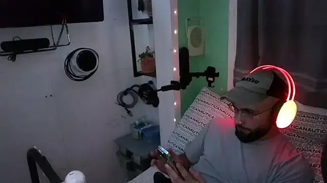 Freechat versatilevortex on StripChat