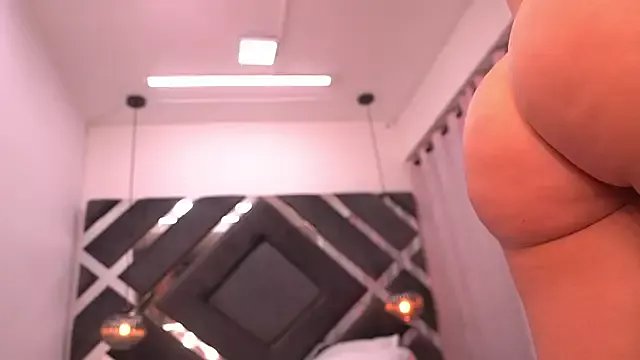 Freechat violeta_aroca on StripChat